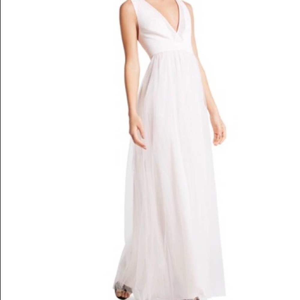 BCBGeneration Pink V Neck Sleeveless Cross Back Tulle Dress Size 2 Prom Gown